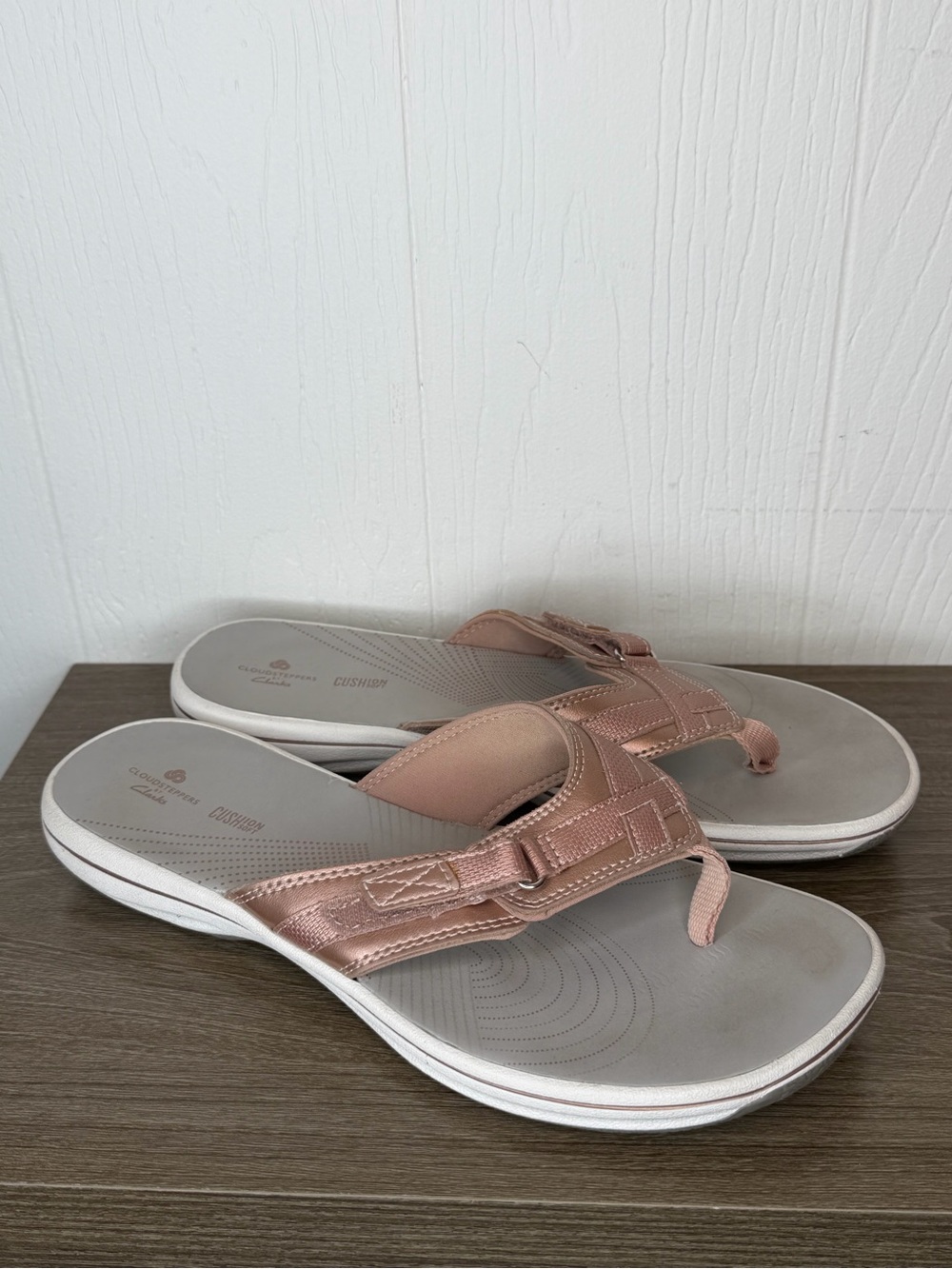 Cloudsteppers by Clarks Rose Gold Metallic Toe-Post Sandals 9